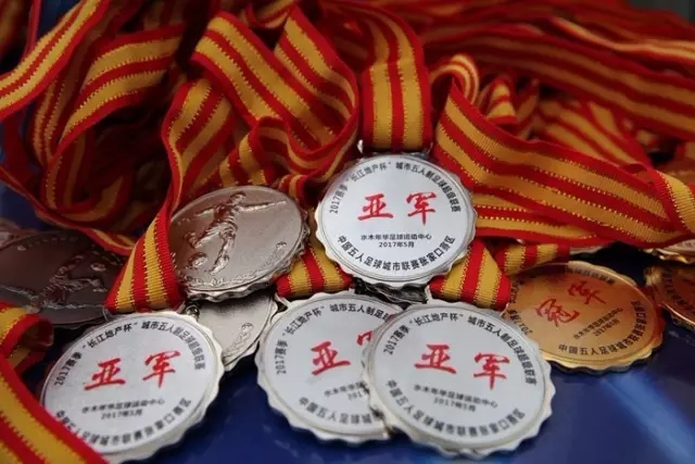 莫斯科大学中国留学生因披旭日旗遭开除